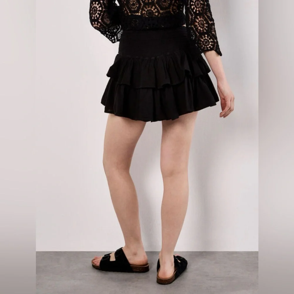 APRICOT 🍑- Black Ruffled Mini Skirt - Picture 4 of 7